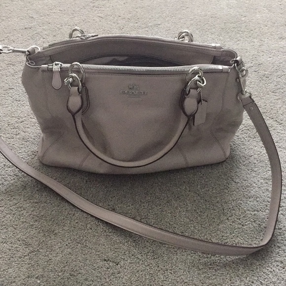 Never Used leather Coach tote w/detachable strap - Picture 3 of 8
